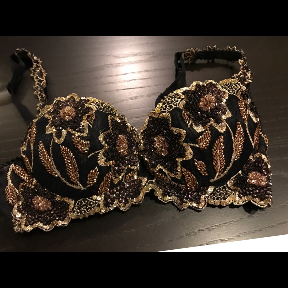 Embellished Bra with floral detail Size 32B